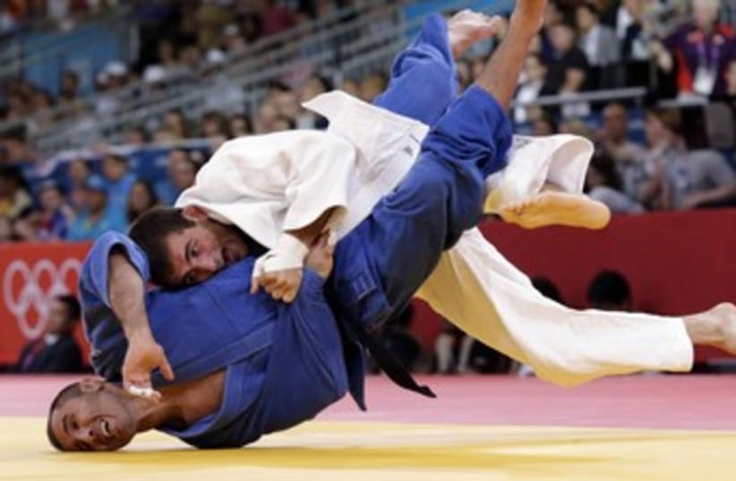 Israel Soso Palelashvili beats Turk Sezer Huysuz 370 (R) (photo credit: Toru Hanai / Reuters)