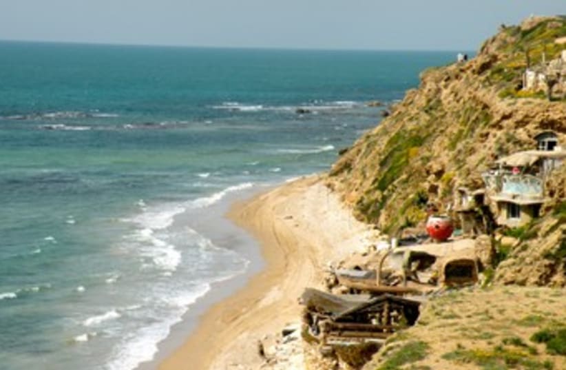 A cliff north of Herzliya 370 (photo credit: Sharon Udasin)
