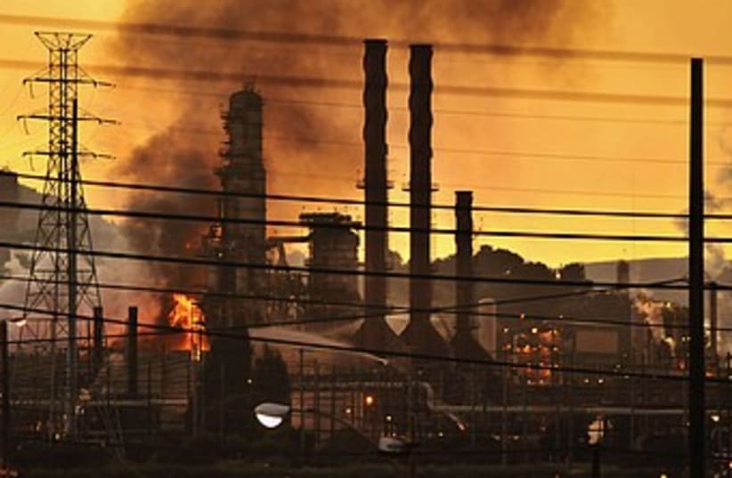 California Oil Refinery Fire 370 (photo credit: reuters/James Edelson)