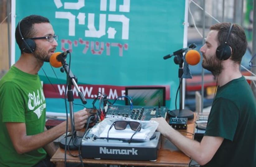 The Salon Shabazi radio station 521 (photo credit: Marc Israel Sellem /The Jerusalem Post)