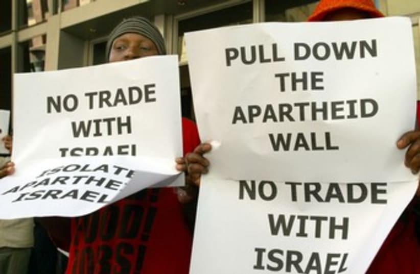 South Africans protest Israel 370 (photo credit: reuters)