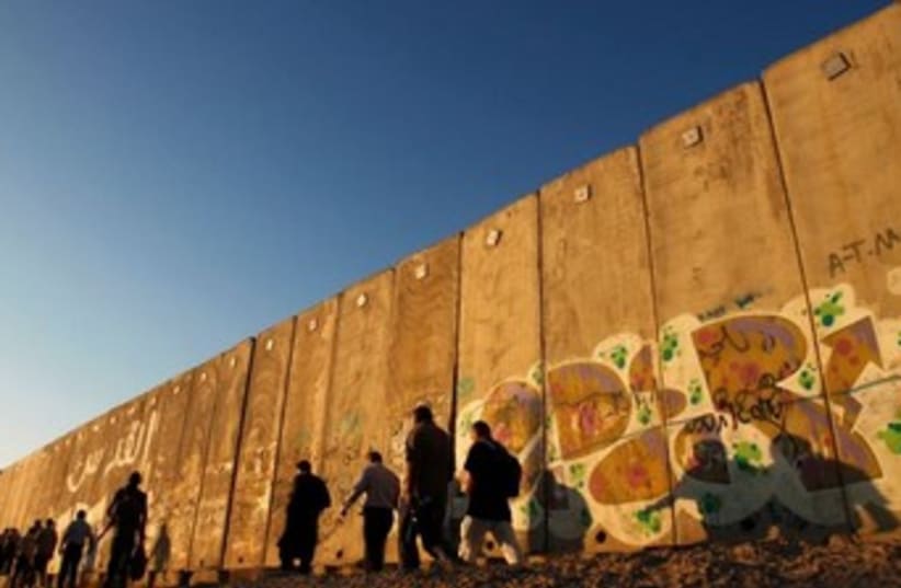 Separation Wall (R370) (photo credit: Reuters/Mohamad Torokman)