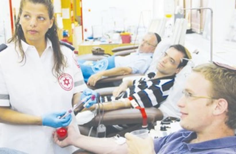 MOSHE GERLENTER, Israel and Ya’acov give blood 370 (photo credit: MDA)