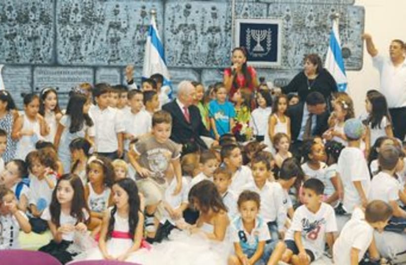 President Peres with 120 children 370 (photo credit: GPO)