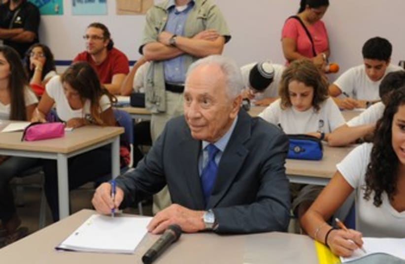 President Shimon Peres in school 370 (photo credit: Mark Neiman/GPO)