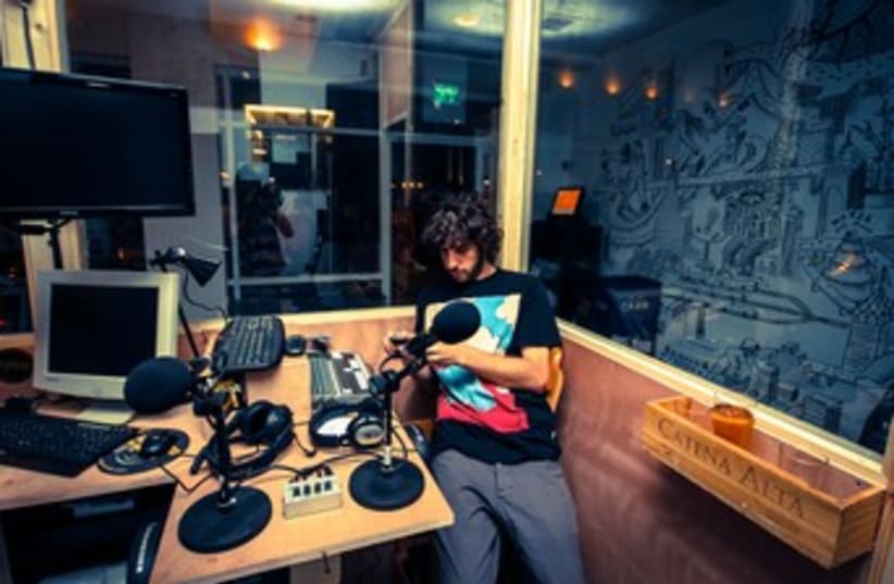 Teder in action at the studio (photo credit: Teder.fm)