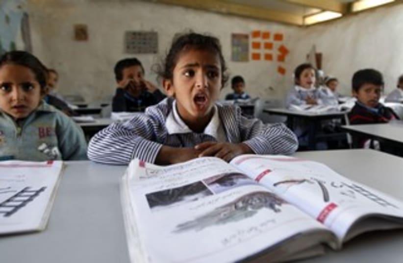 Palestinian schoolchildren (R370) (photo credit: REUTERS/Mohamad Torokman)