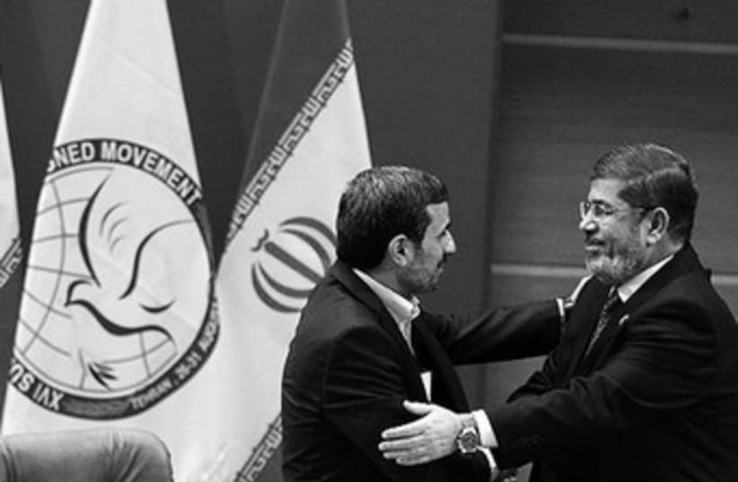 Morsy and Ahmadinejad 370 (photo credit: reuters)