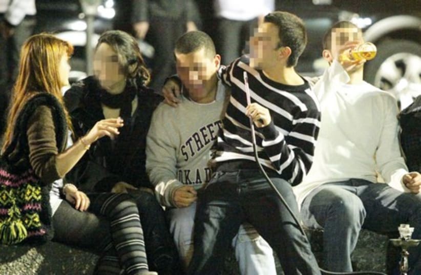 Teenagers drinking and smoking Hookah 521 (photo credit: Ariel Jerozolimski)