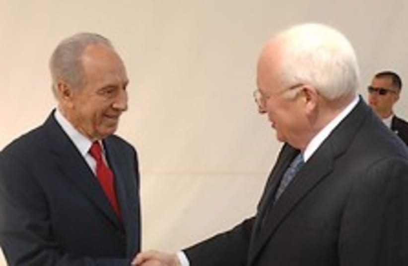 Peres meets Cheney 22488 (photo credit: GPO [file])
