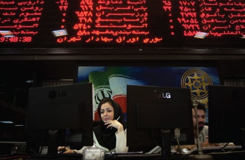 Iranian woman on a computer 521 (photo credit: MORTEZA NIKOUBAZI / REUTERS)