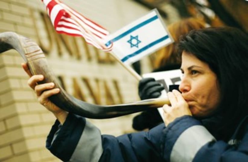Woman blows shofar 370 (photo credit: REUTERS)
