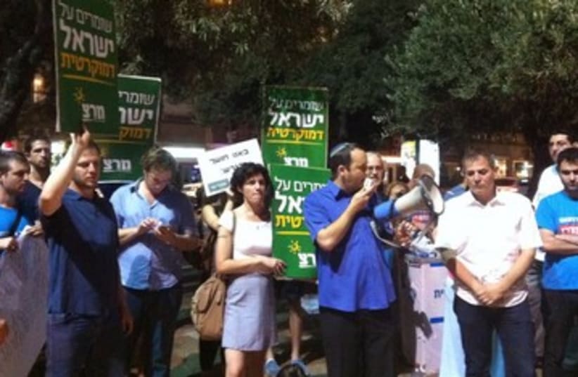 Meretz protests early end of Daylight Savings 390 (photo credit: Meretz)
