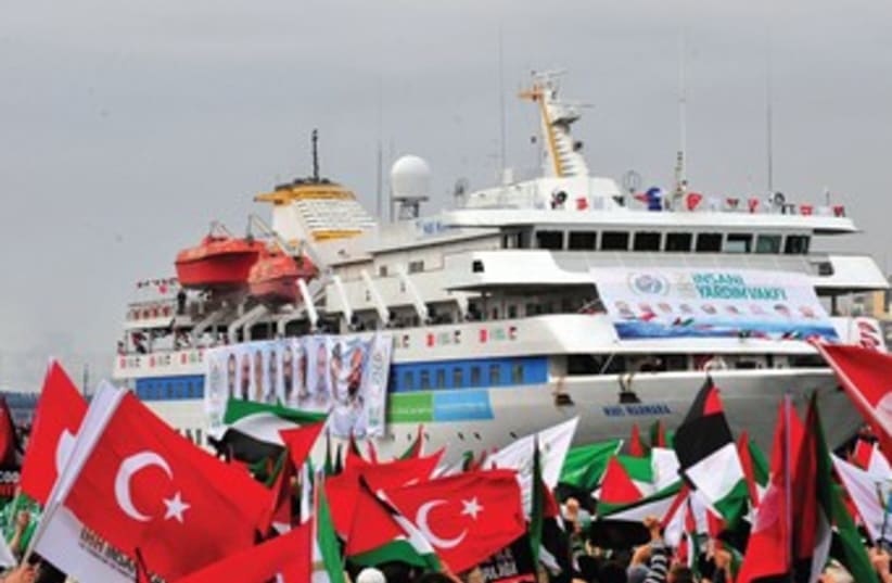 Pro-Palestinian activists with Turkish flags 370 (photo credit: REUTERS)