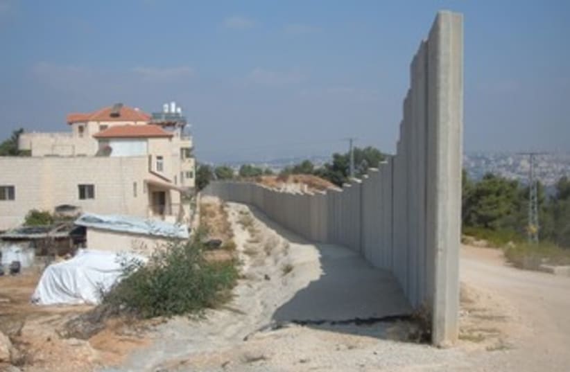 Wall 370 (photo credit: Linda Gradstein/The Media Line)