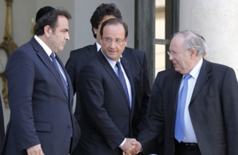 Hollande with French Jewish leaders 390 (photo credit: reuters)