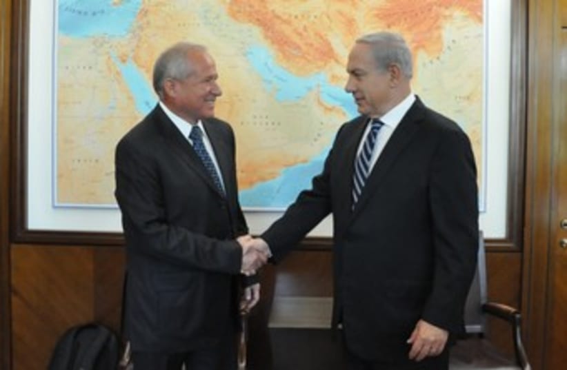 Avi Dichter and Prime Minister Binyamin  Netanyahu 370 (photo credit: Homefront Defense Minister 's Office/ Nissan Zeevi)