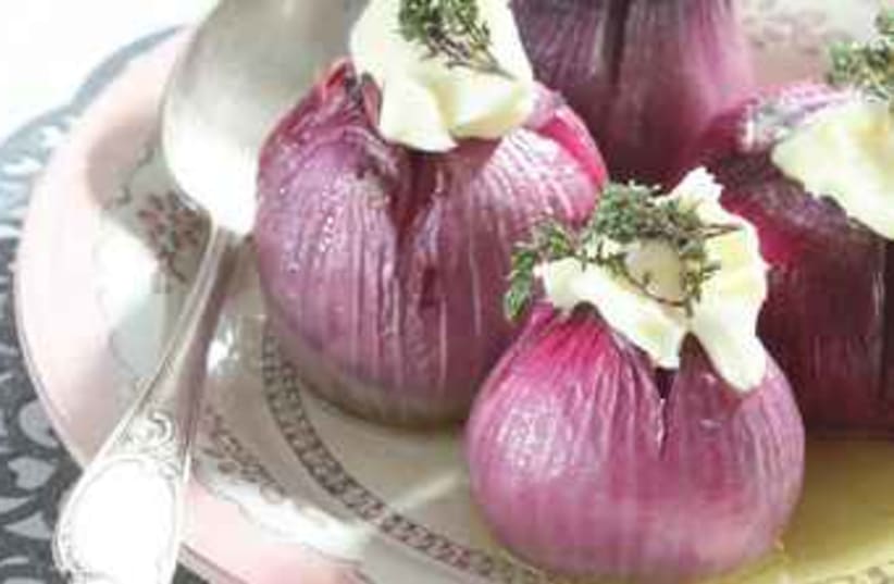 Roasted red onions (photo credit: Kfir Harbi)