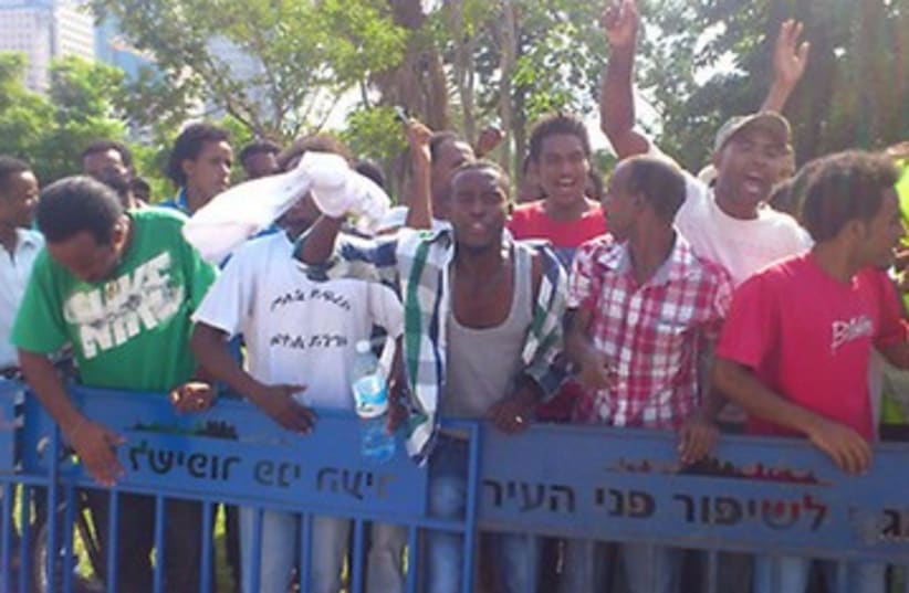 Eritrean migrants protest Negev detention center 370 (photo credit: Ben Hartman)