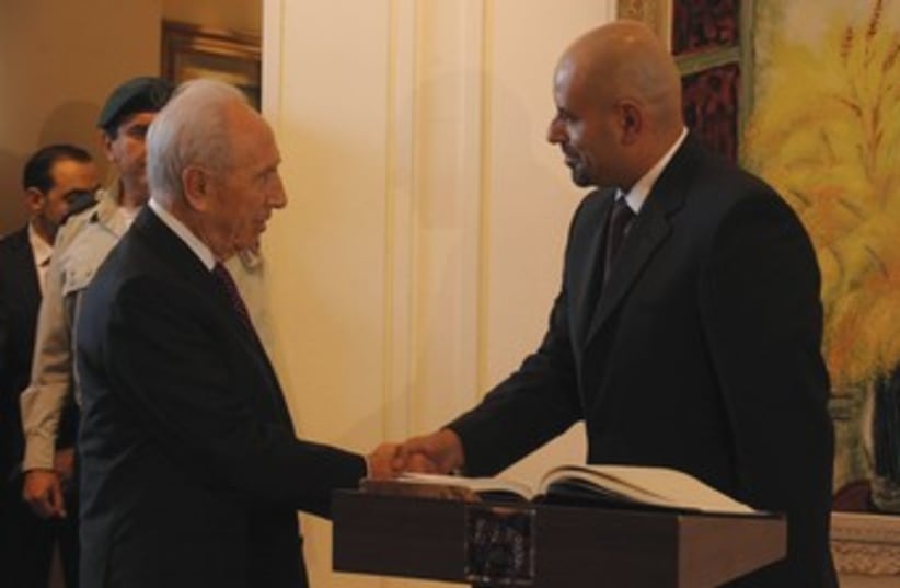 Peres and Jordan ambassador Obeidat 370 (photo credit: GPO)