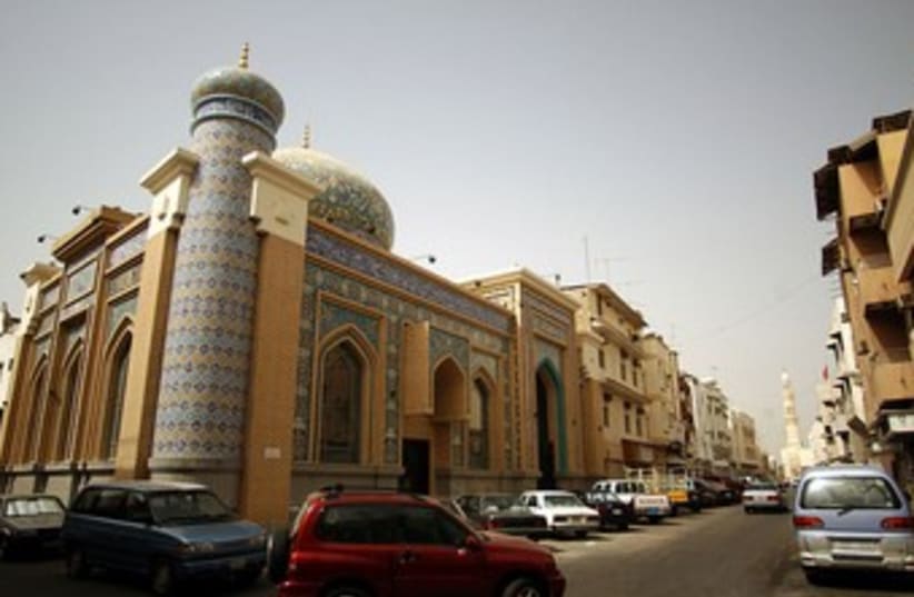 Iranian mosque 370 (photo credit: Shane T. McCoy / cc)
