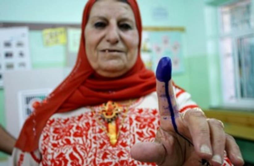 A Palestinian woman votes 370 (photo credit: Mohamad Torokman/Reuters)