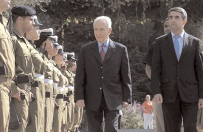 Shimon Peres with Bulgarian President Asenov Plevneliev 370 (photo credit: REUTERS)