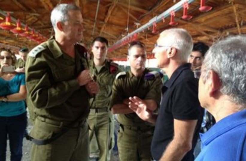IDF Chief of Staff Lt.-Gen. Benny Gantz tours South 370 (photo credit: IDF Spokesman’s Office)