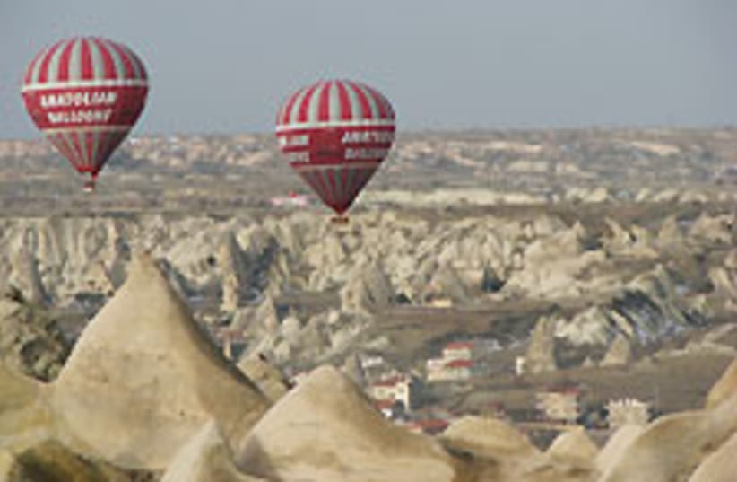 Turkey balloon 88 224  (photo credit: Ofer Zemach)