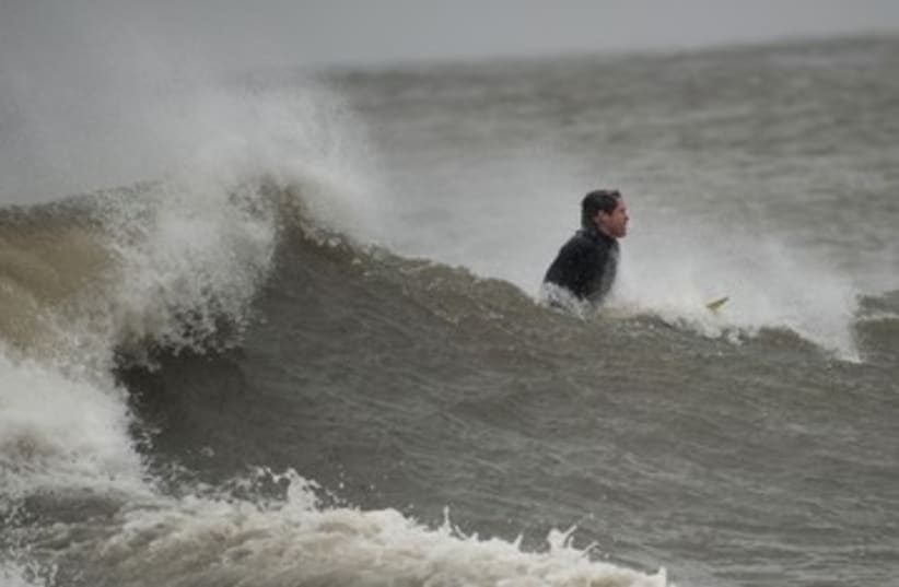 Catching waves before Sandy 390 (photo credit: Keith Bedford / Reuters)