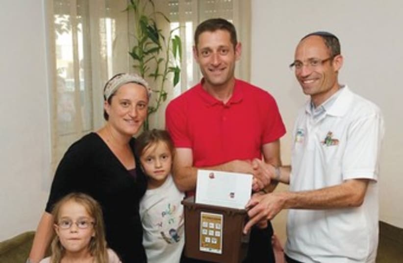 Gush Etzion family receives recycling training 370 (photo credit: Avraham Fried)