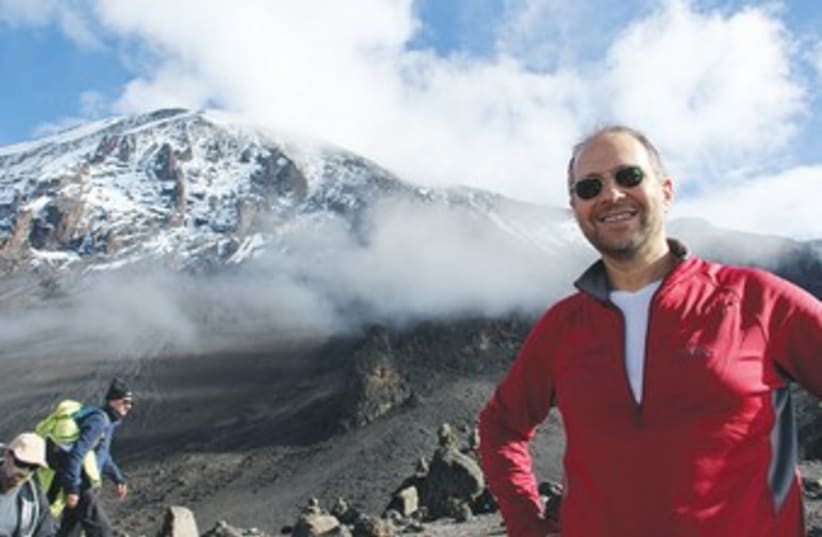 Alex Waislitz climbs Mount Kilimanjaro 370 (photo credit: Courtesy SACH)