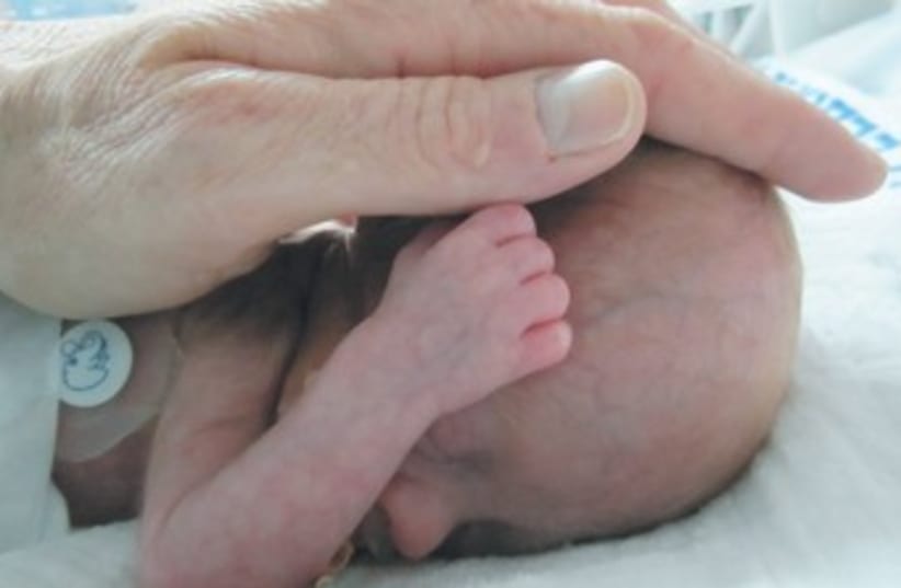 A PREMATURE BABY born in an Israeli hospital 370 (photo credit: Courtesy Forum for Premature Babies)