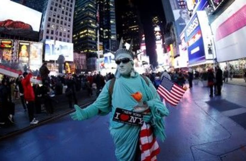 Man dressed as Statue of Liberty in NY on Election Day 370 R (photo credit: Carlo Allegri / Reuters)