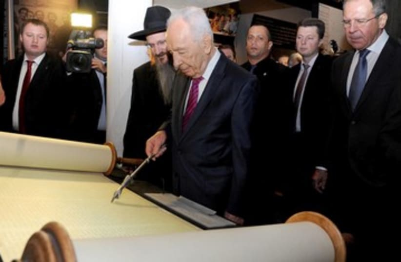 Shimon Peres reading gigantic Torah 390 (photo credit: Mark Bayman / GPO)