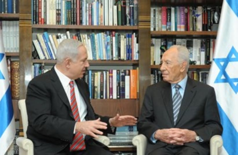 Netanyahu and Peres 370 (photo credit: GPO)
