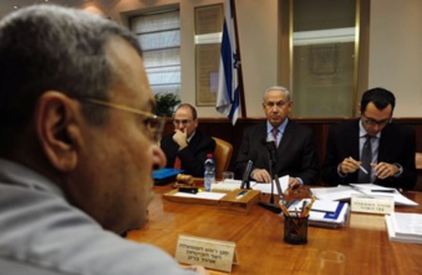 Prime Minister Biyamin Netanyahu at cabinet meeting 370 (R) (photo credit: Kobi Gideon / GPO)
