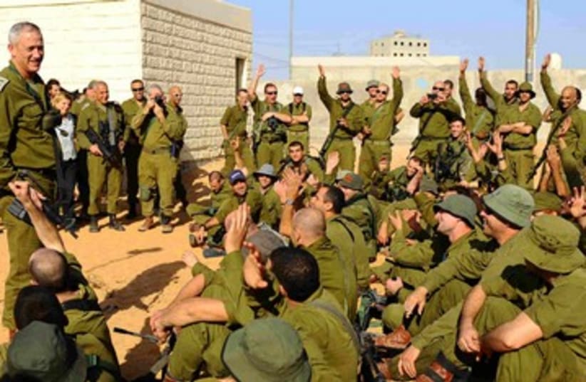 Gantz with reservist paratroopers 390 (photo credit: IDF Spokesman)