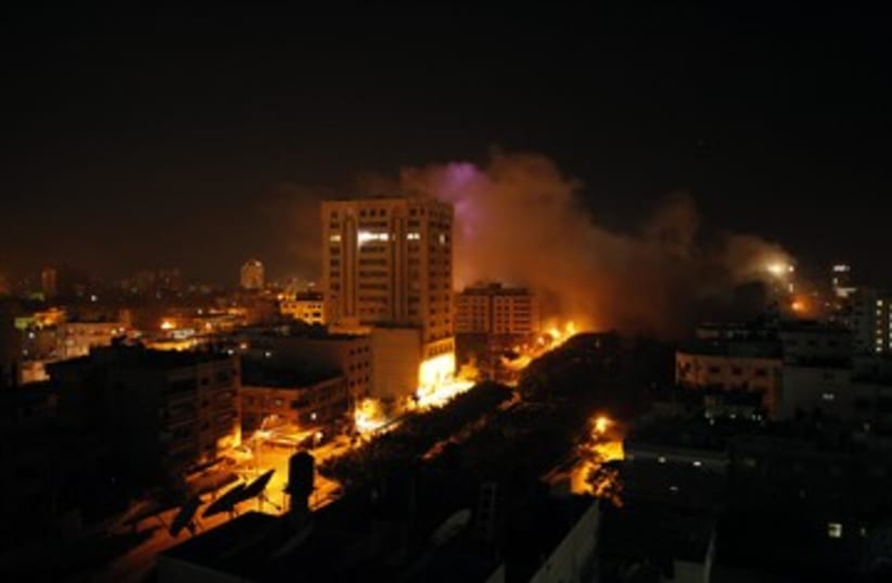 Gaza on Fire 20 Nov 390 (photo credit: Mohammed Salem / Reuters)
