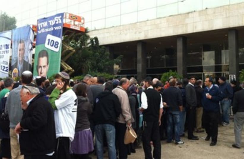 Long line at Likud primary 370 (photo credit: Lahav Harkov)