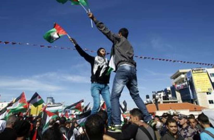 Celebrating Abbas's return from the UN in Ramallah 370 (R) (photo credit: Mohamad Torokman / Reuters)