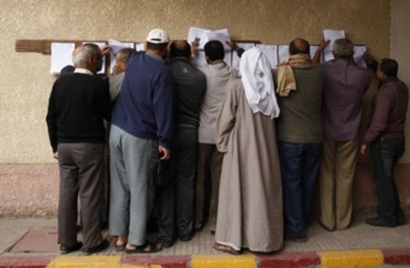 Egyptians vote in referendum 370 (photo credit: REUTERS)