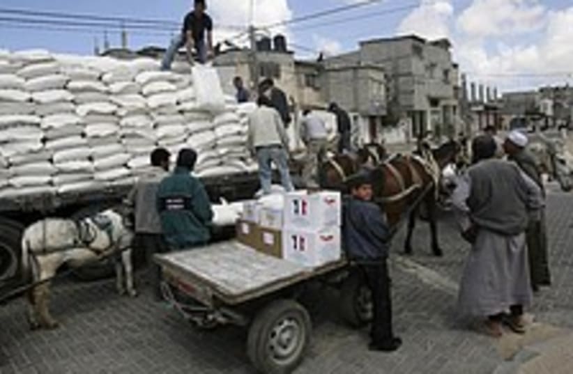 Gaza food aid 224.88  (photo credit: AP)