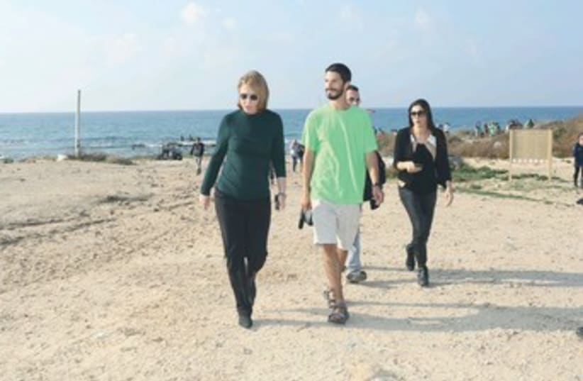 Livni at rally on Palmahim Beach 370 (photo credit: The Tzipi Livni Party)
