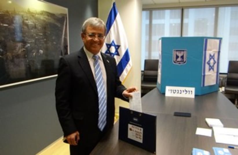 New Zealand envoy Shemi Tzur voting 370 (photo credit: Courtesy Ministry of Foreign Affairs)