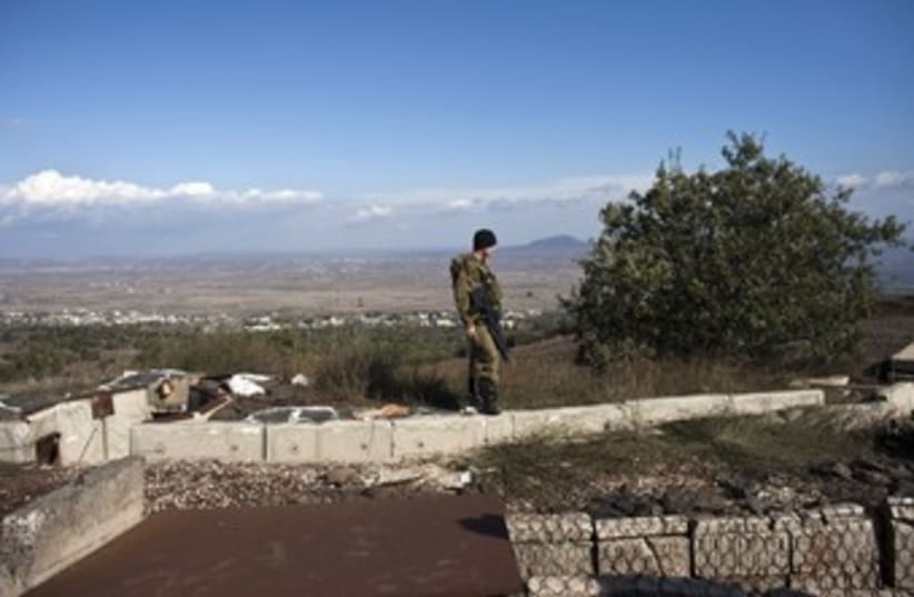 IDF soldier in the Golan overlooking Syria 370 (R) (photo credit: NIR ELIAS / Reuters)