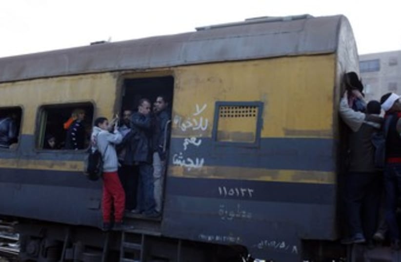 Train rides through shanty town in Cairo 370 (photo credit: Reuters)
