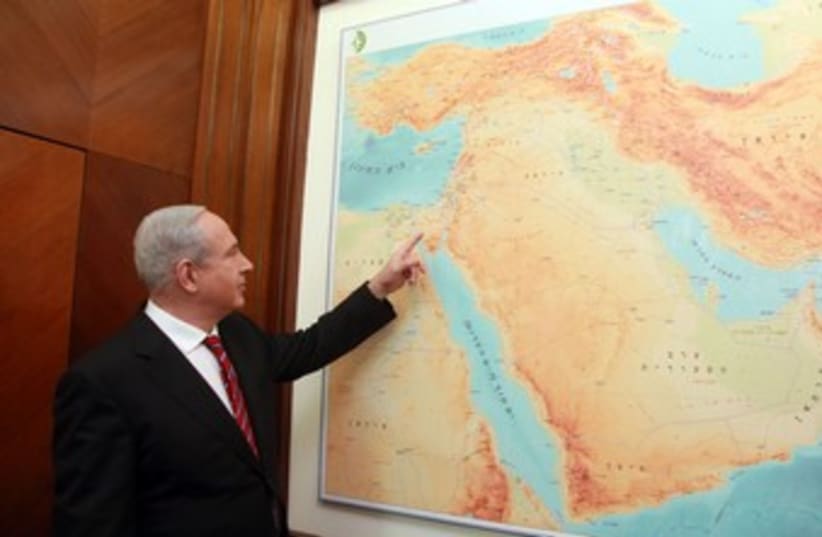 Netanyahu pointing at a map 370 (photo credit: Marc Israel Sellem/The Jerusalem Post)