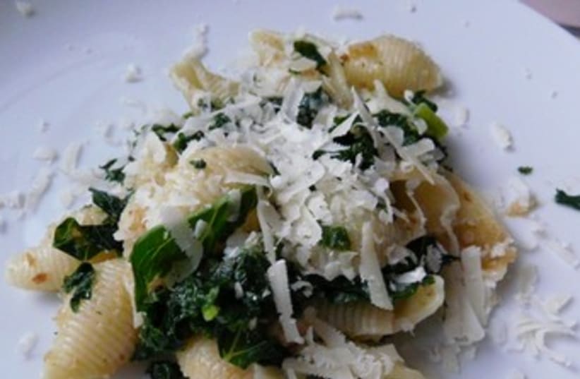 Pasta with kale (photo credit: Laura Frankel)
