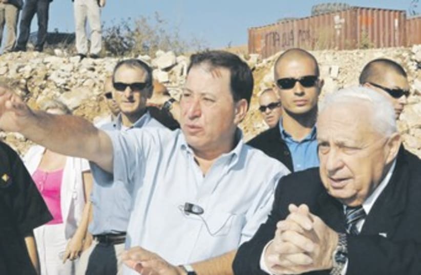 Ron Nachman and Ariel Sharon 370 (photo credit: Reuters)